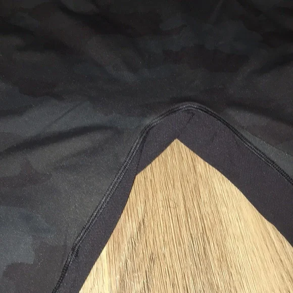 LULULEMON NWOT DARK CAMOUFLAGE LEGGINGS WITH DRAWSTRING N SIDE POCKETS SIZE MED